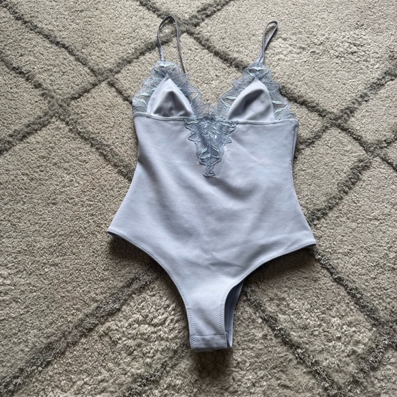 FLEUR DU MAL LILY EMBROIDERED LACE V NECK PLUNGE BODYSUIT TANK LIGHT BLUE XS - Picture 3 of 12
